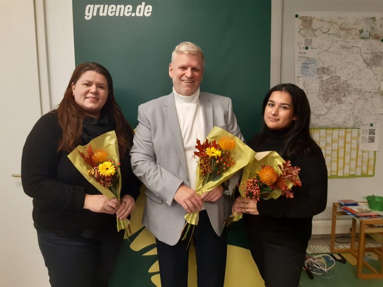 GRÜNE im Kreis mit Doppelspitze